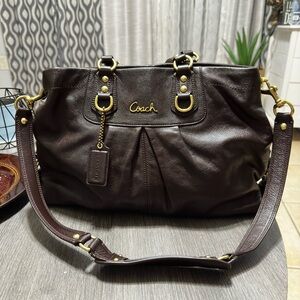 COACH SATCHEL BAG ( AUTHENTIC)